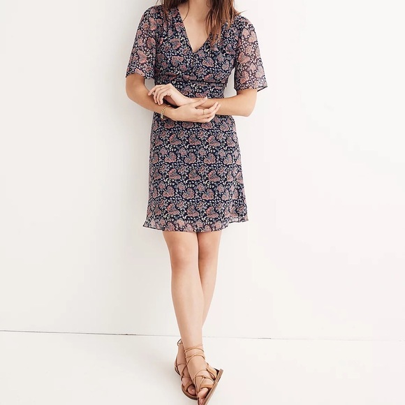 Madewell Dresses & Skirts - Madewell Orchard Flutter Sleeve Button Front Dress in Fan Floral Mix